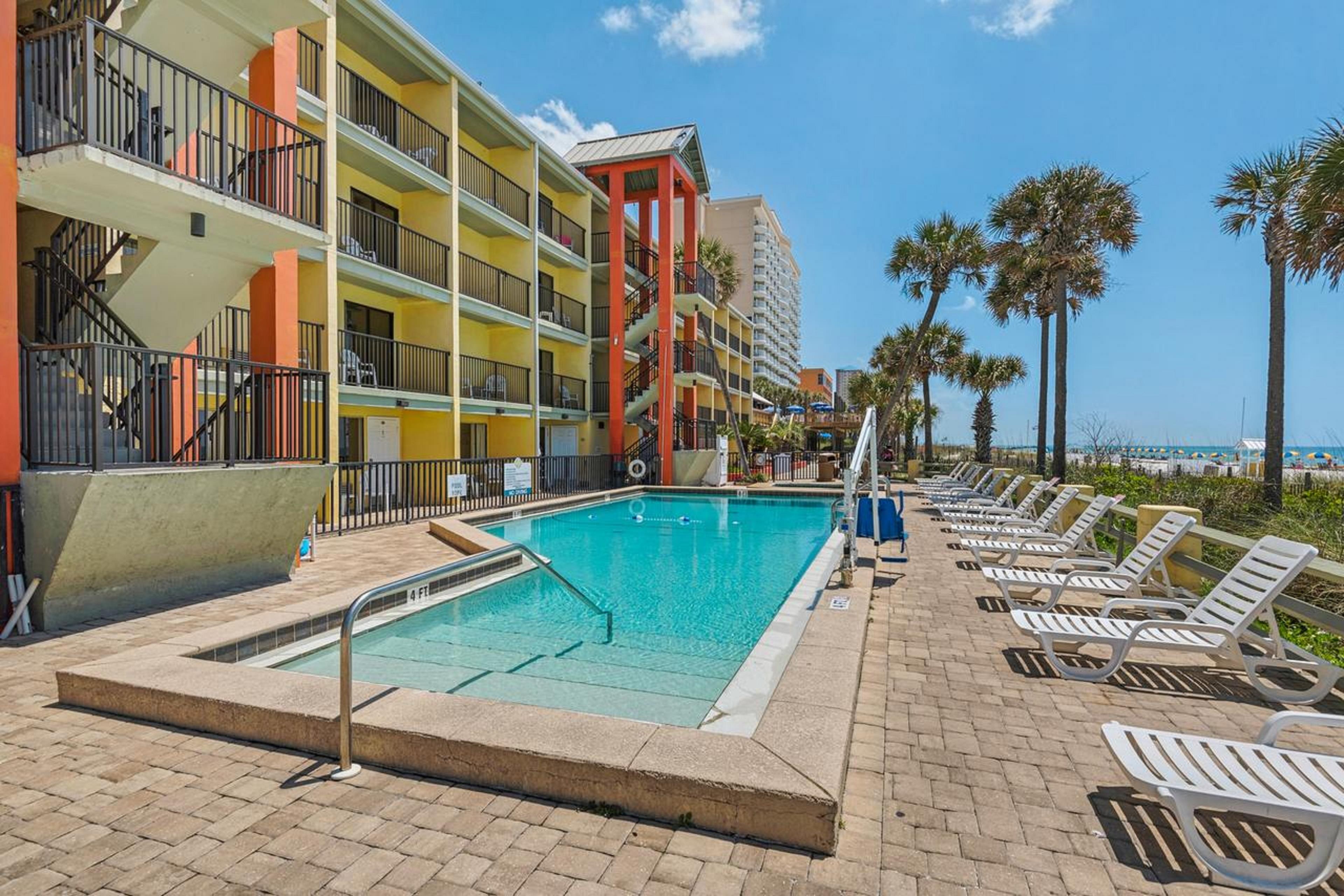 Ramada By Wyndham Panama City Beach / Beachfront Exterior foto